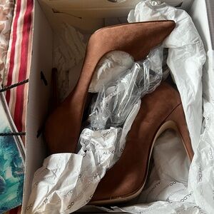 New ALDO brown suede Cassedy heels